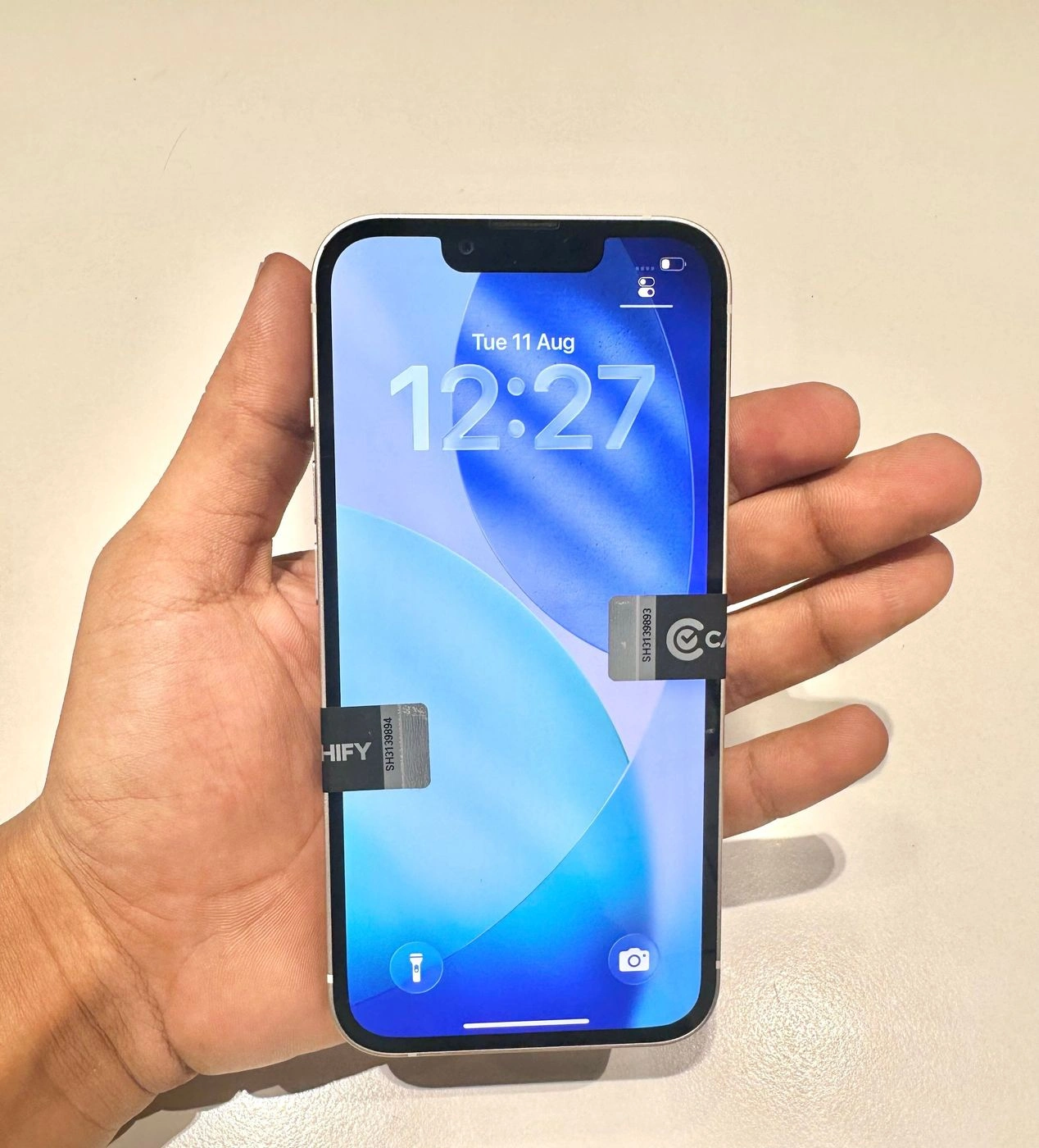 iPhone 13 (128GB) Starlight White⁠ 9