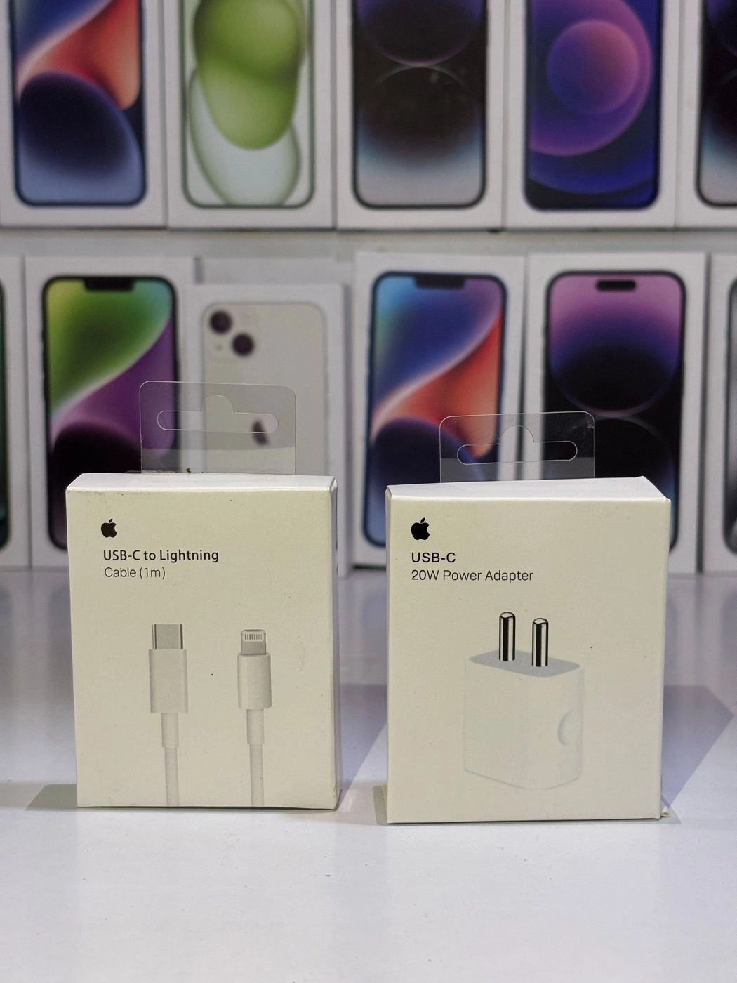 Apple 20W Fast Charger + Type-C to Lightning Cable Combo 1