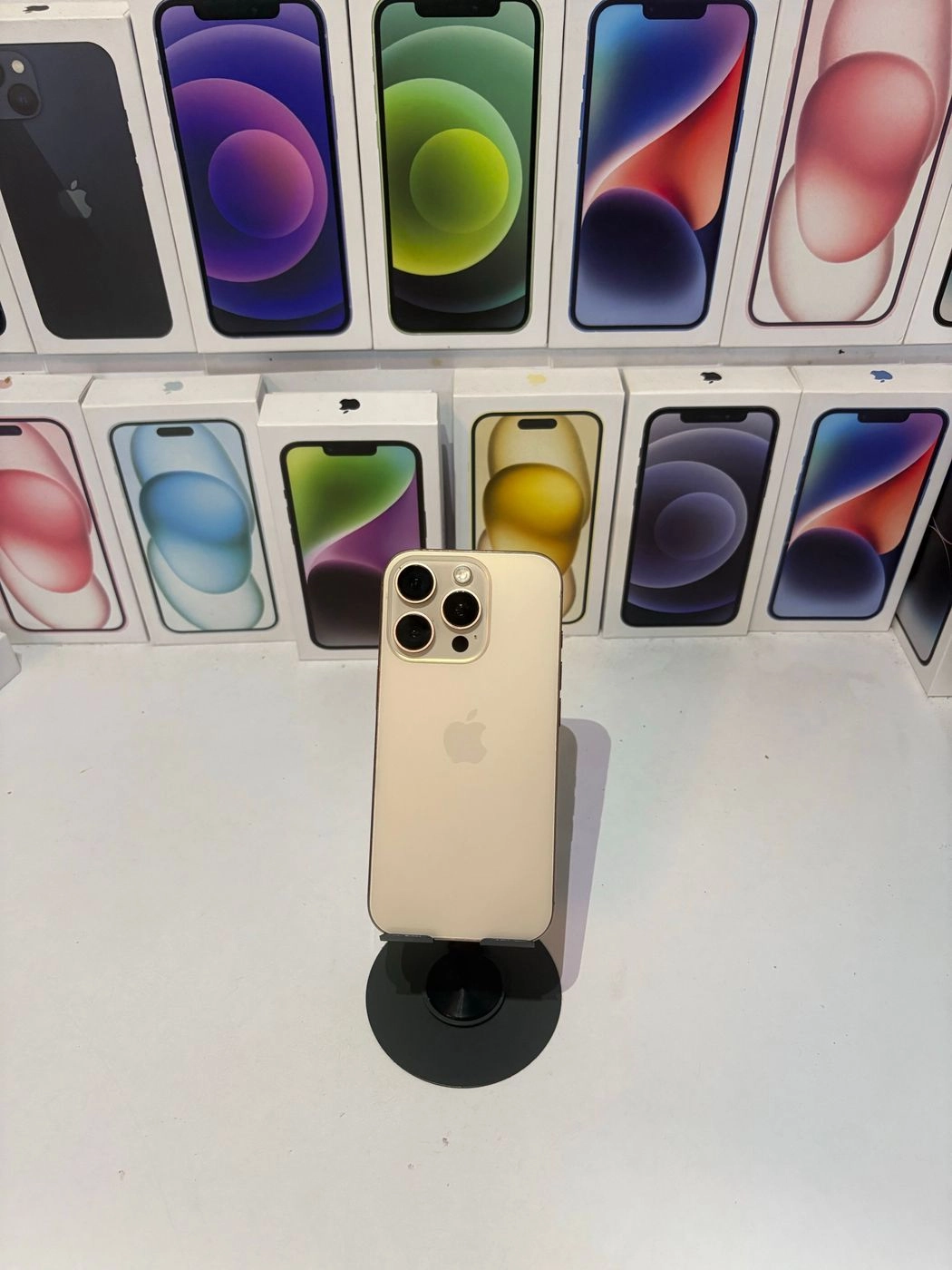 iPhone 16 pro (256gb)- Desert titanium 3