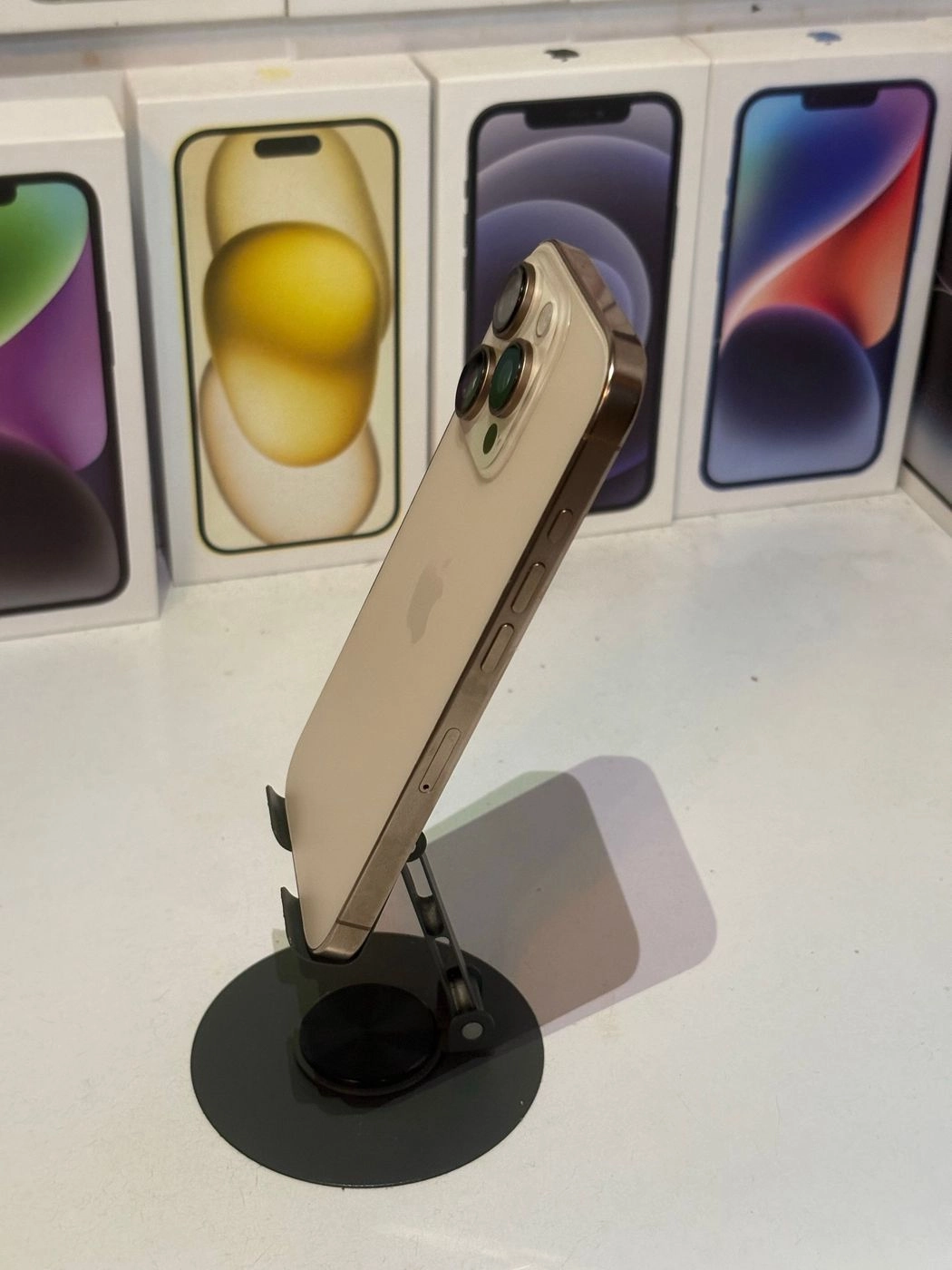 iPhone 16 pro (256gb)- Desert titanium 6