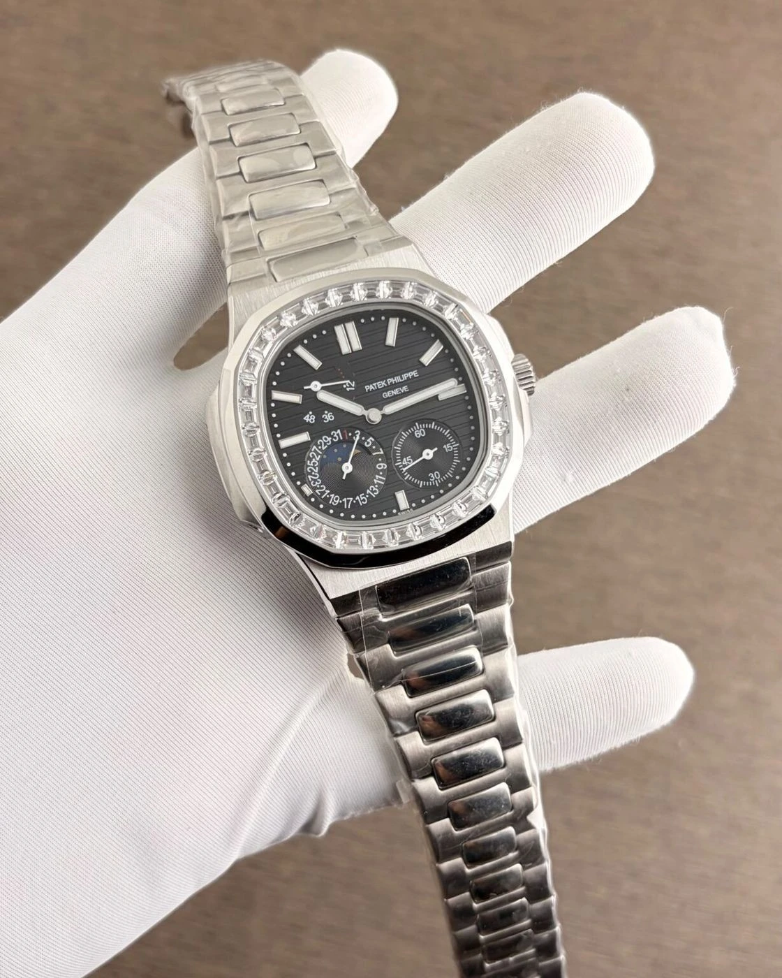 Patek Philippe Nautilus Silver Diamond Edition 1