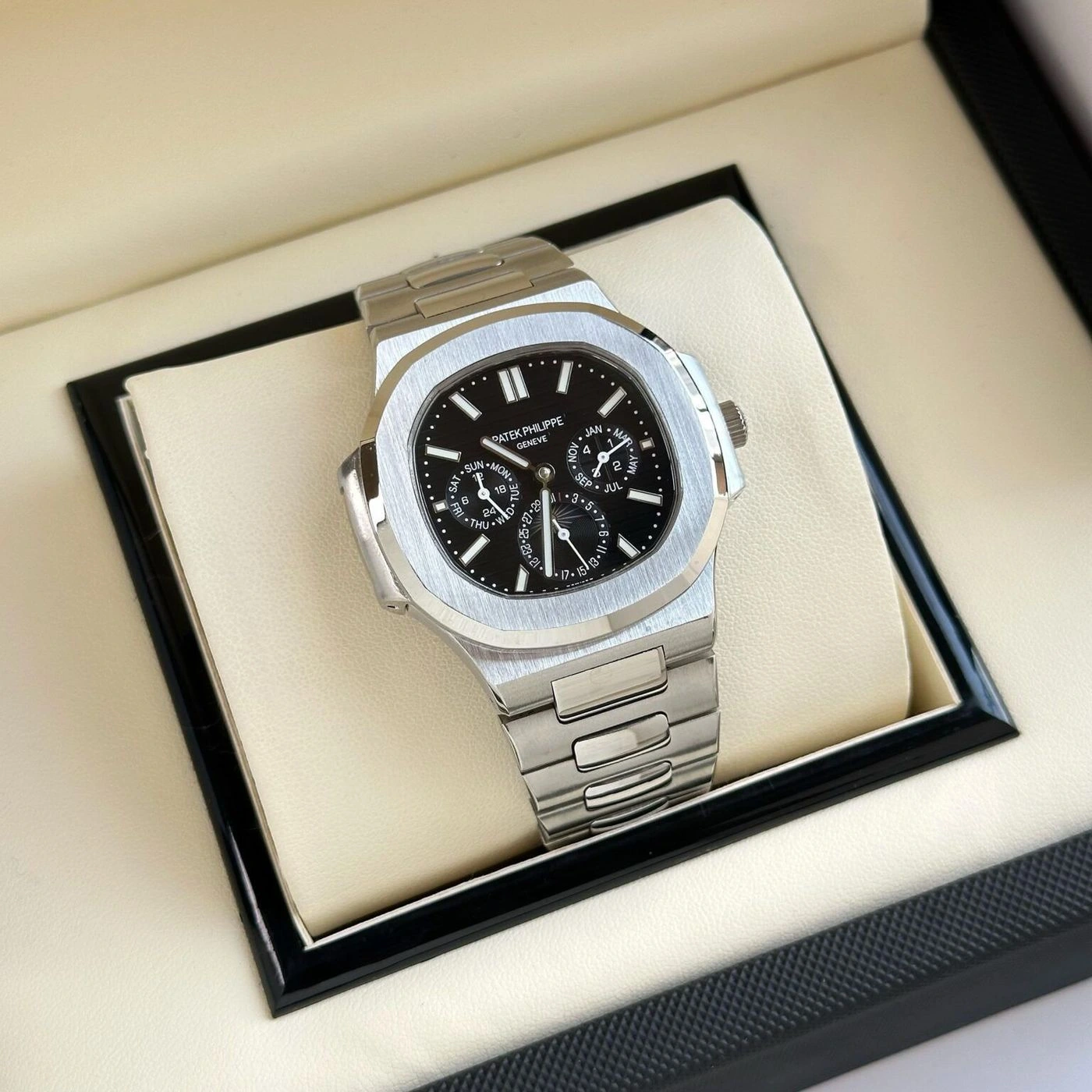 Patek Philippe Nautilus Silver Automatic 3