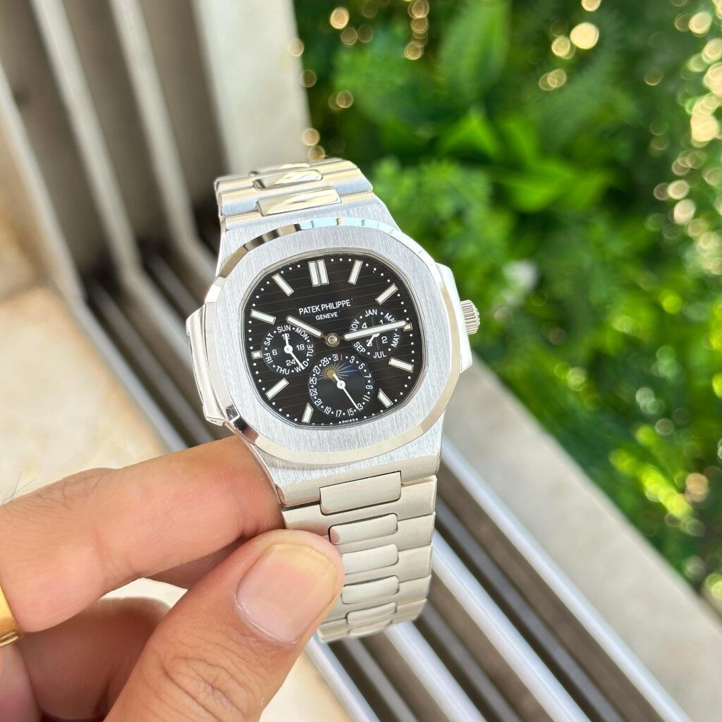 Patek Philippe Nautilus Silver Automatic 5