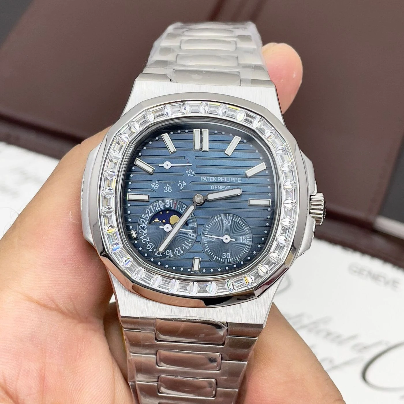 Patek Philippe Nautilus Diamond Edition Automatic 1