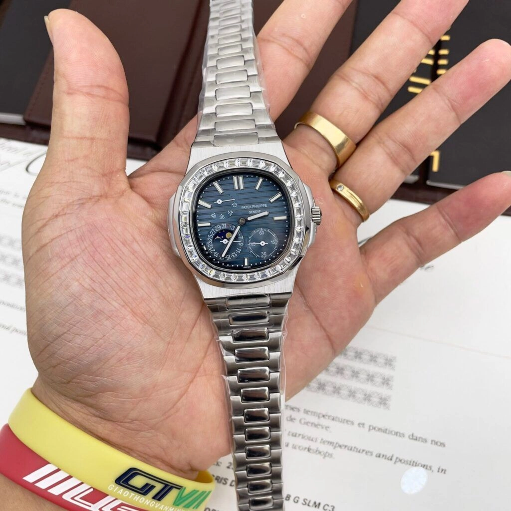 Patek Philippe Nautilus Diamond Edition Automatic 4