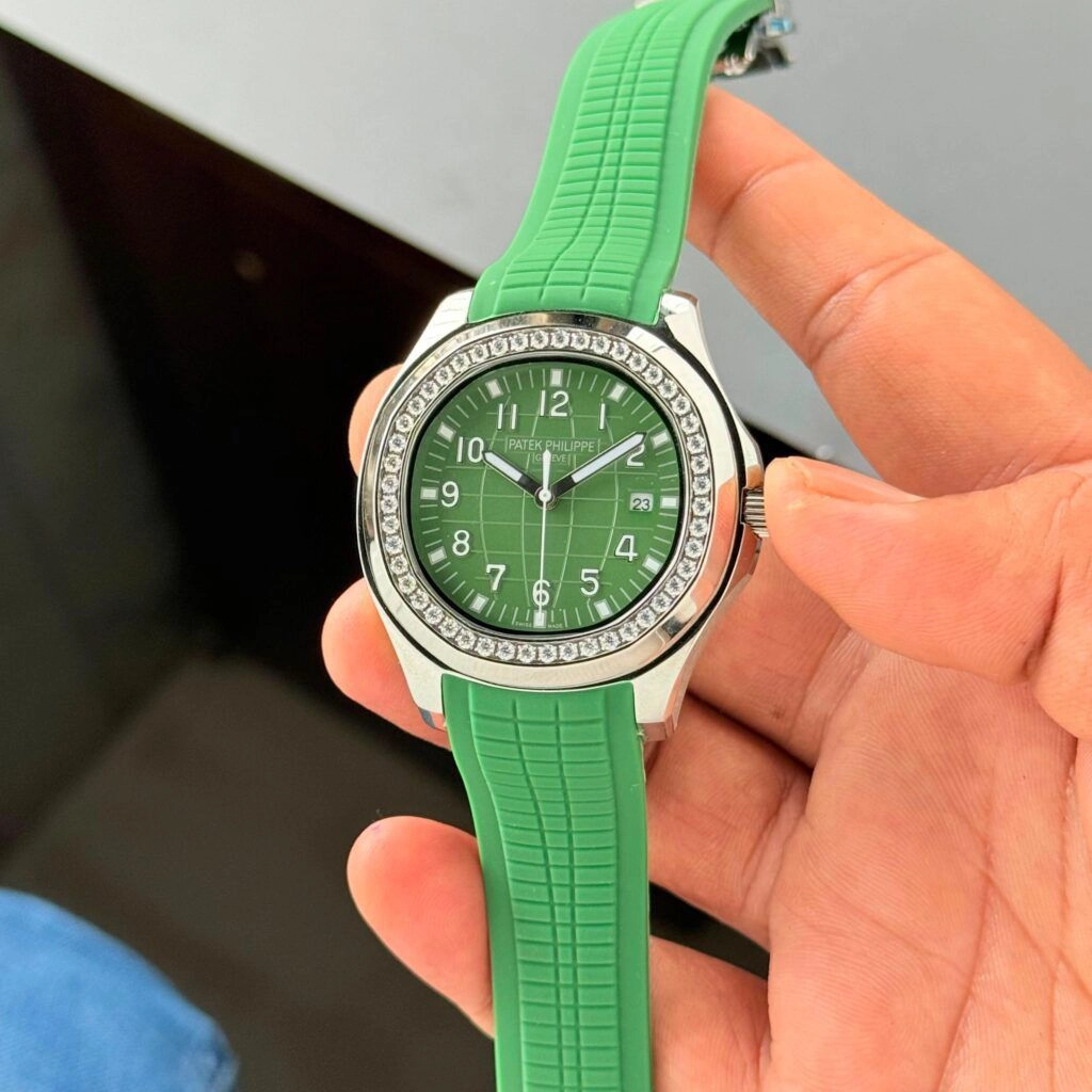 Patek Philippe Aquanaut Travel Time Green Edition 4