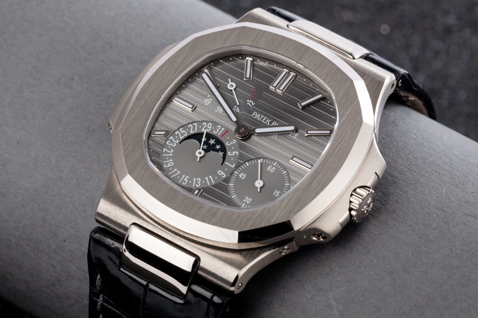Patek Philippe Nautilus 5712G-001 3