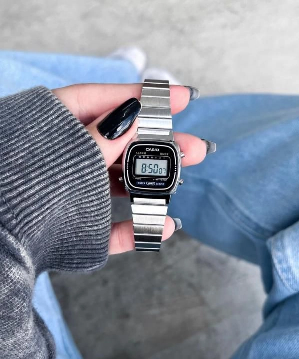 Casio Womens Vintage LA670 Silver Black 2