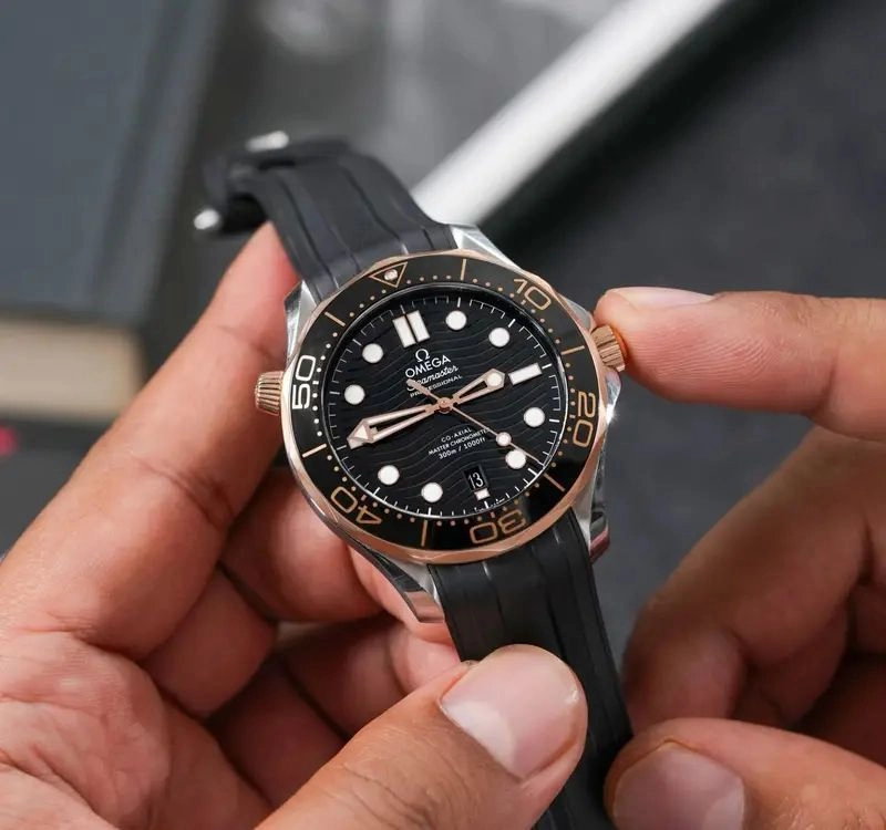 Omega Seamaster Black Diver 300M Automatic 5