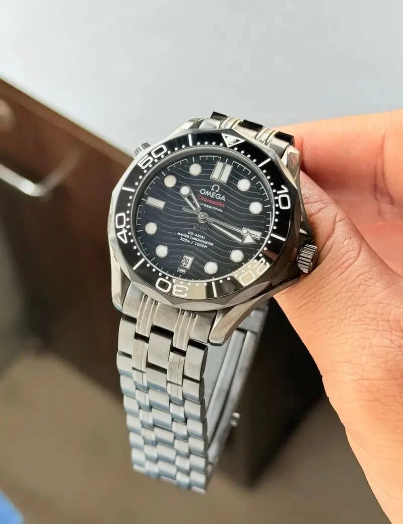 Omega Seamaster Diver 300M Chronometer Automatic 4