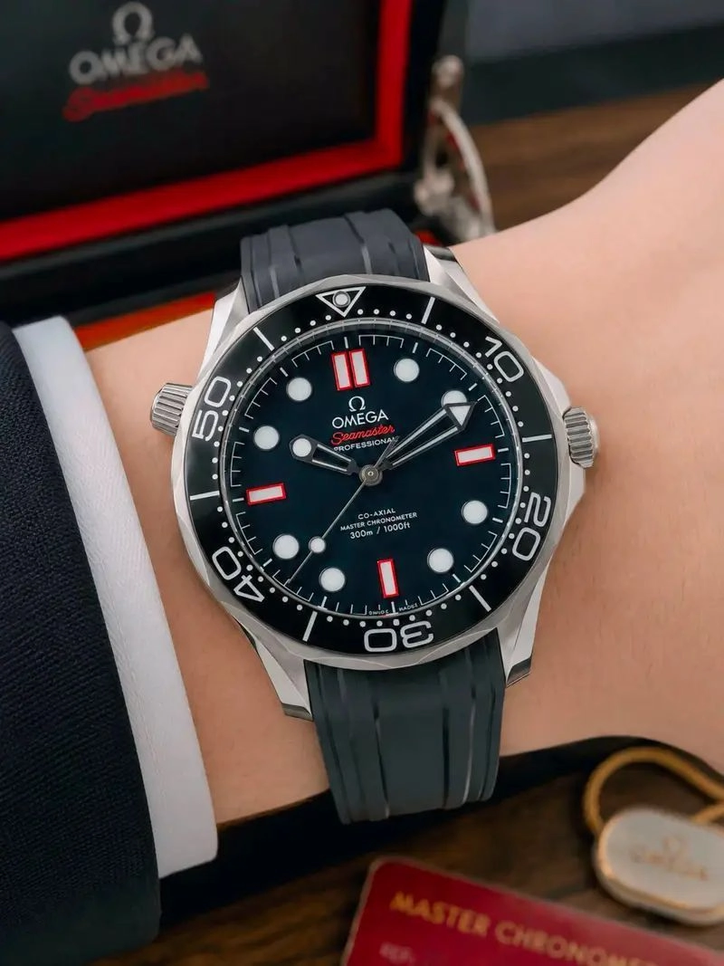 Omega Seamaster Diver Black Dial Automatic Chronometer 3