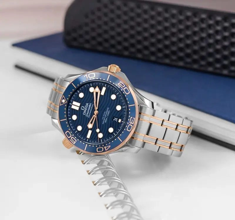 Omega Seamaster Diver Co-Axial Silver Automatic 4