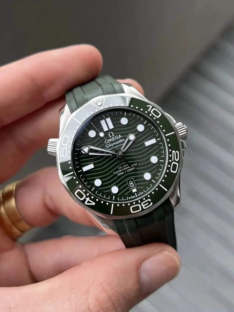 Omega Seamaster Green Diver Automatic 2