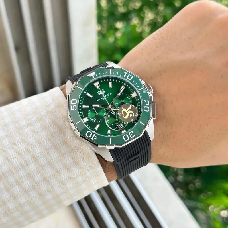 TAG Heuer Aquaracer Professional 300 Chronograph 4