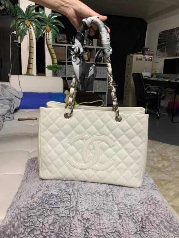 Chane CB GST Medium Tote With DustCover 5207 4