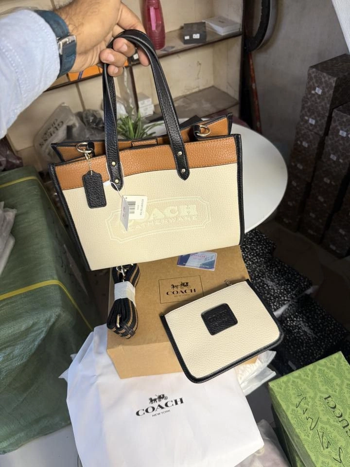 Coacch field tote 30 with pouch with small wallet & ogbox dustbag etc 2