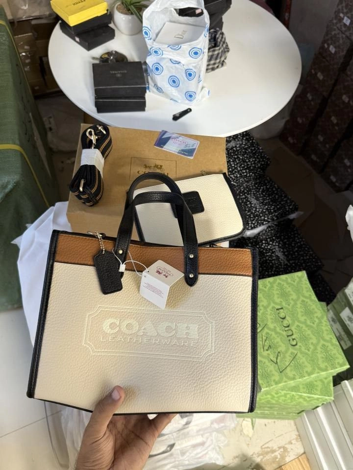 Coacch field tote 30 with pouch with small wallet & ogbox dustbag etc 3