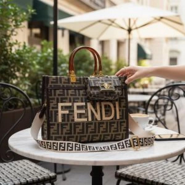fend_roma_plain_ladies_trendy_leather_handbag_(6073)-35-cm-big-size 1