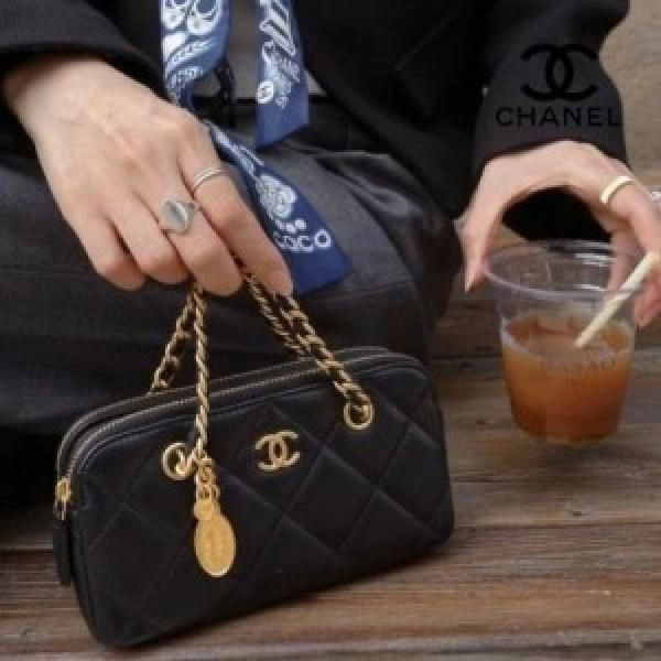 Chane-23b-retro-shopping-zipped-phone-holder-with-chain-woc-in-black-cavier-bag-with-box-1540 3