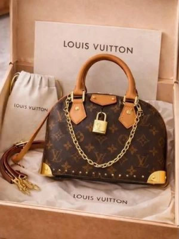 Loui Vuitton alma sling bag with box dustbag 6580 1