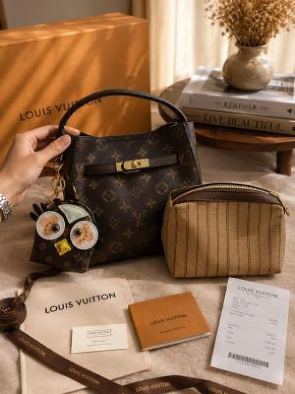 Loui_viutton_LV bucket_bag_with_branded_box_6539 3