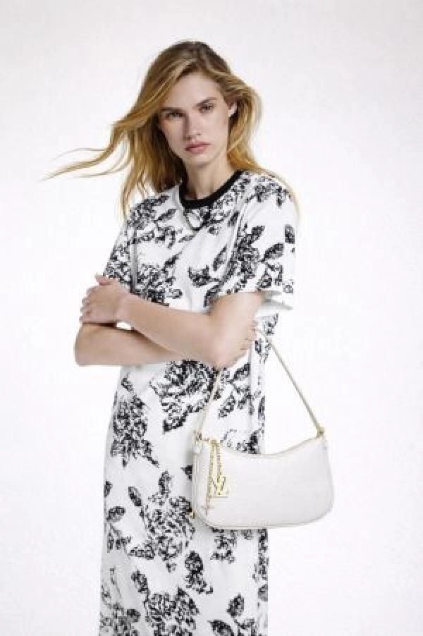 Loui Vuitton pochette bloom with box 6150 1
