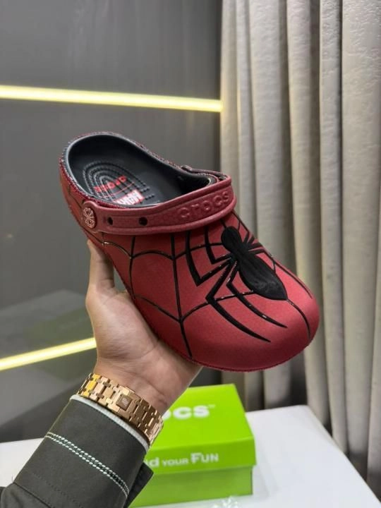 CROCCS X MARVEL RED SPIDERMAN CLOG FIX 2