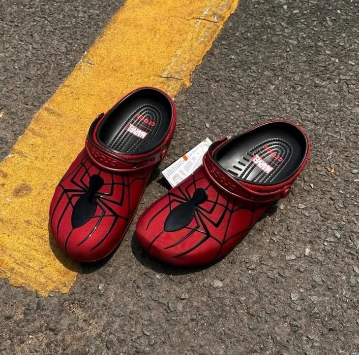 CROCCS X MARVEL RED SPIDERMAN CLOG FIX 6