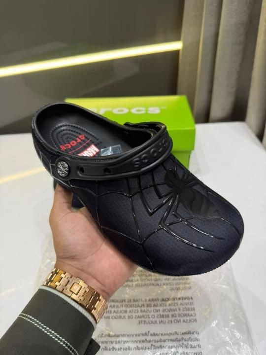 CROCCS X MARVEL BLACK SPIDERMAN CLOG FIX 1
