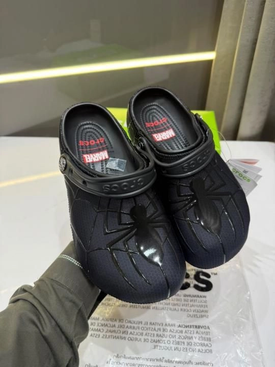 CROCCS X MARVEL BLACK SPIDERMAN CLOG FIX 3