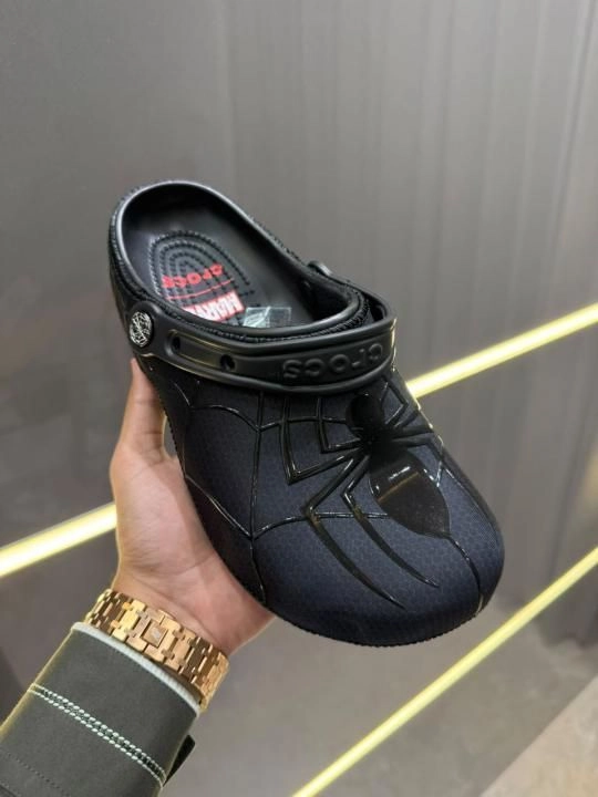 CROCCS X MARVEL BLACK SPIDERMAN CLOG FIX 4