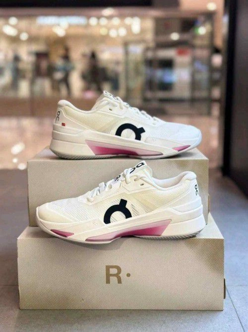 ON Running THE ROGER Pro Fire White Pink. 3