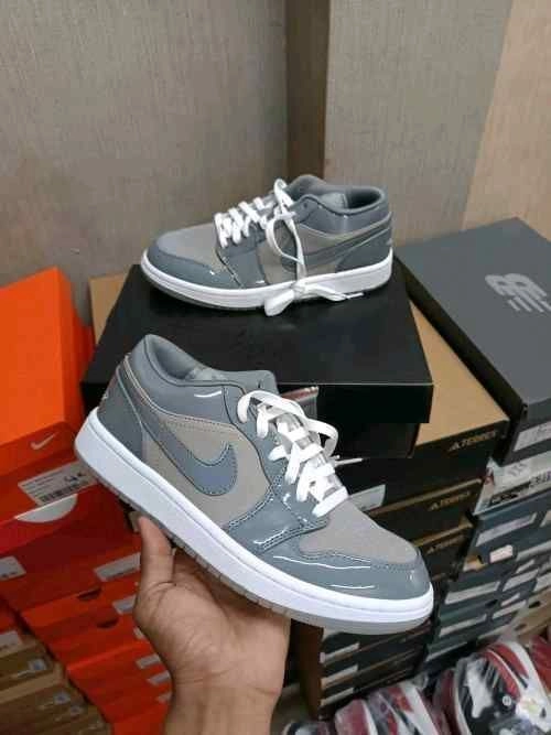 Air Jordan 1 Low SE Medium Grey Cool Grey White fix 2