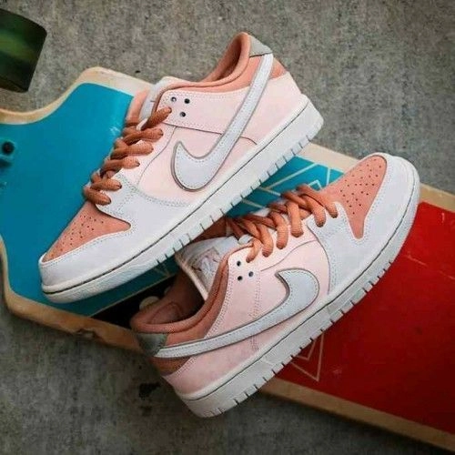 Nikkee SB Dunk Low Pro Crimson Tint Amber Brown 3