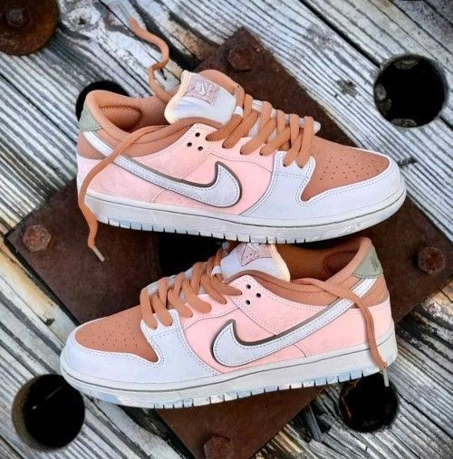Nikkee SB Dunk Low Pro Crimson Tint Amber Brown 4