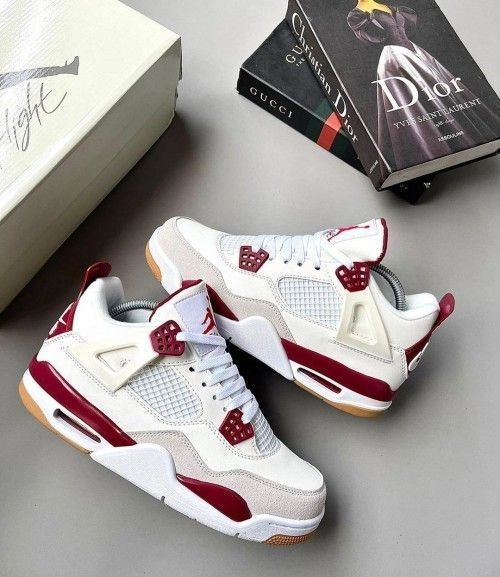 Nikkee SB x air jordan 4 varsity red 2