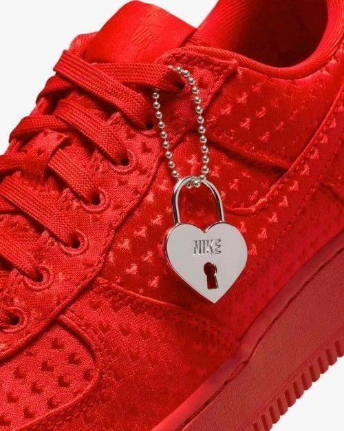 Nikkee AIR FORCE 1 RETRO VALENTINES DAY 4