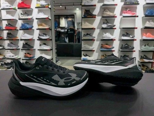 Underr Armourr Velociti Distance 2