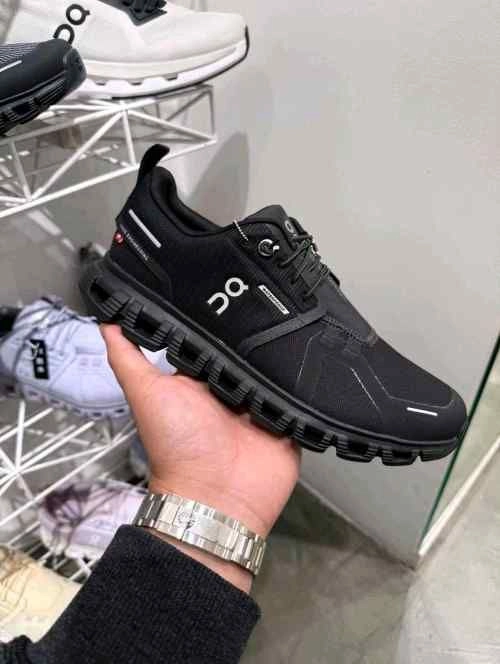 ON CLOUD 6 WATERPROOF FULL BLACK 1