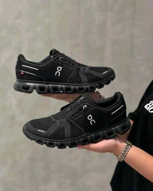 ON CLOUD 6 WATERPROOF FULL BLACK 2