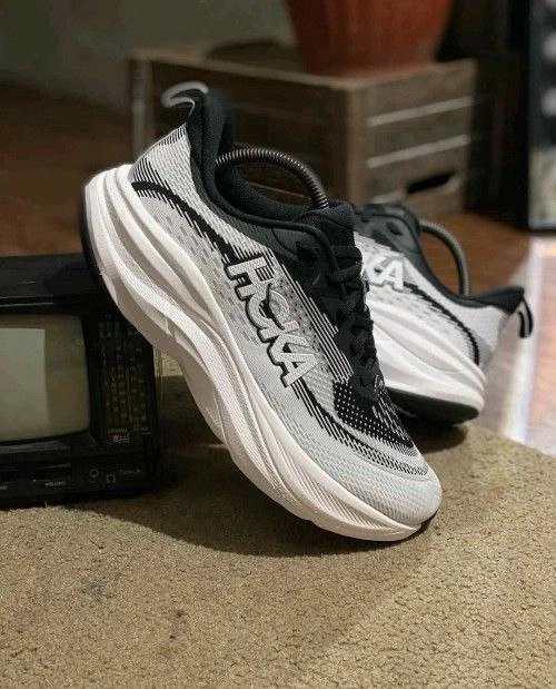 Hoka Skyflow Wide Black White 2