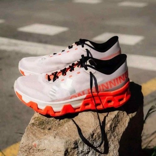 ON - Cloudmonster Hyper Mauve Flame 1
