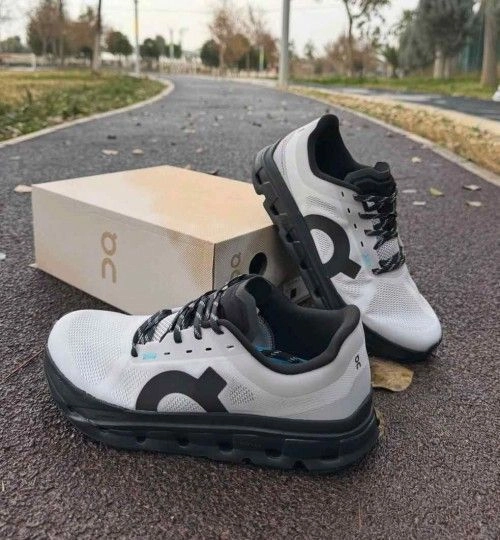 on Cloudflow 5 Lumos Glacier Black - 3
