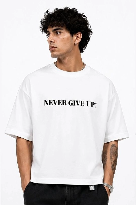 NEVER GIVE UP OVERSIZED BOXYFIT T-SHIRT 1