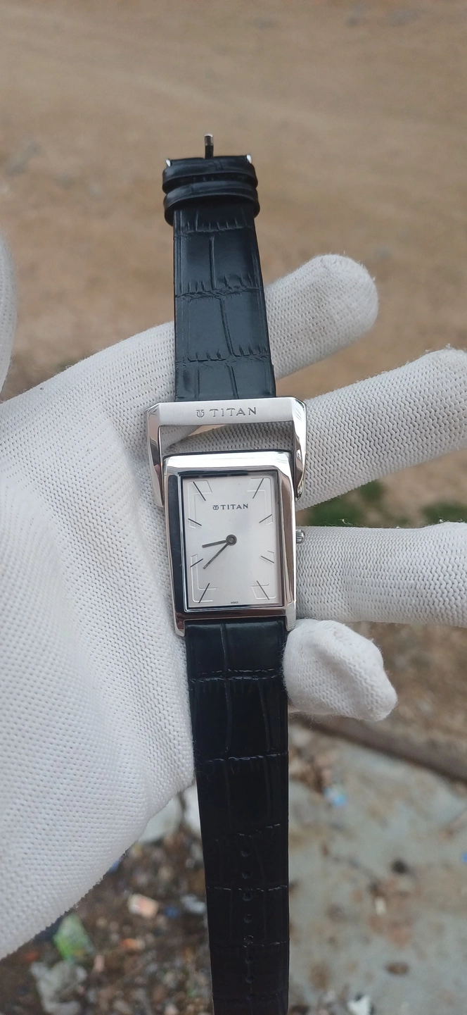 Vintage Titan Classic Slim Watch 1