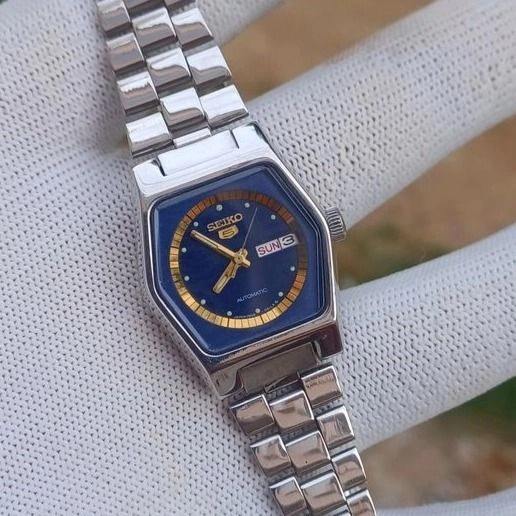 Vintage Seiko 5 Automatic – Ladies Watch 4