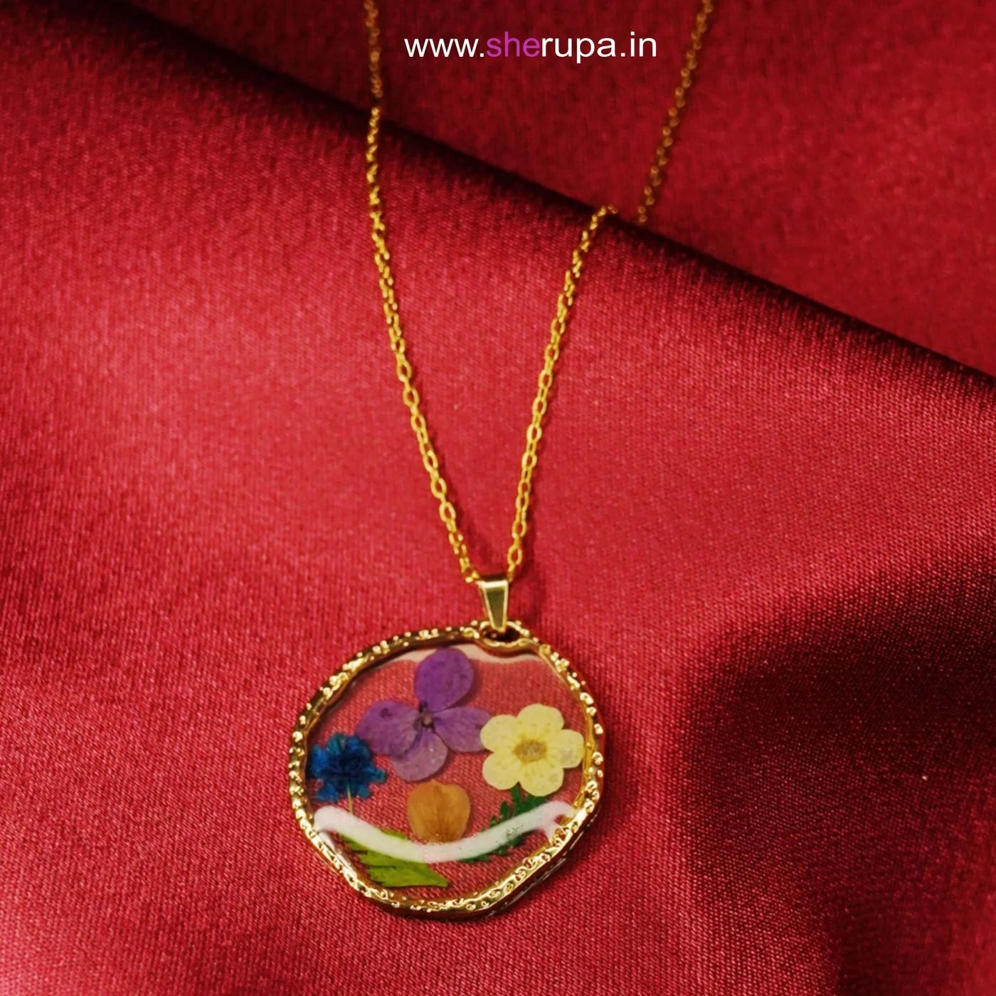 Anti-Tarnish Gold Tone Round Floral Glass Pendant Necklace 1