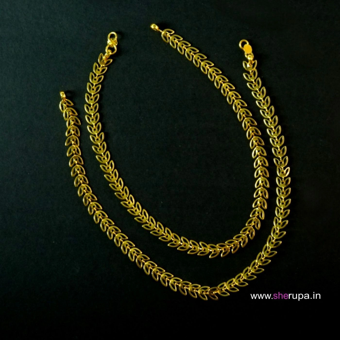 Gold Tone Leaf Pattern Padasaram – Elegant Anklet for Women