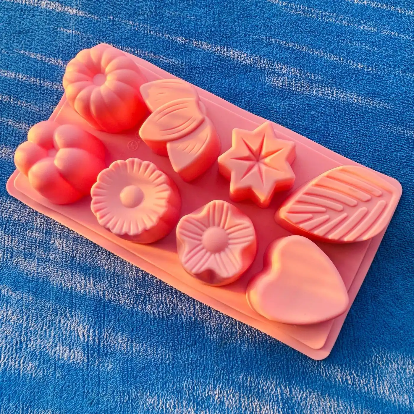 8 Cavity Leaf, Heart & Flower Shape Silicone Mould 1