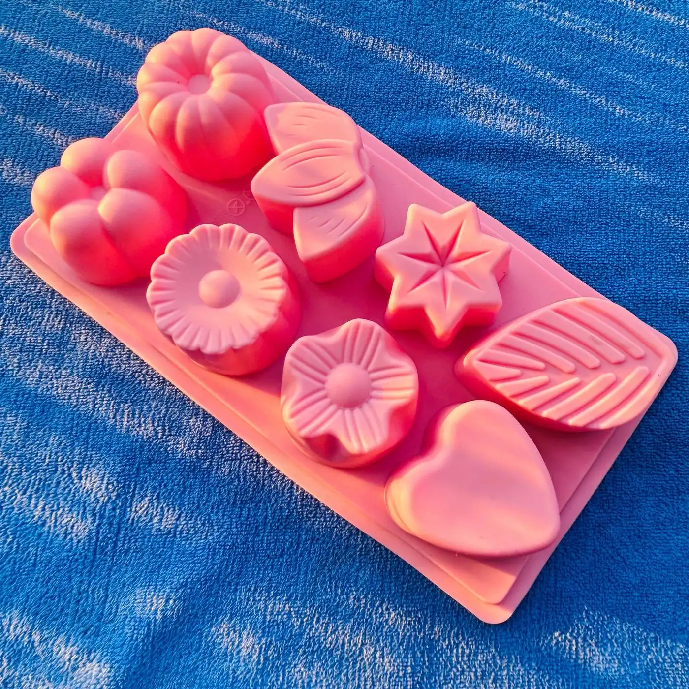 8 Cavity Leaf, Heart & Flower Shape Silicone Mould 4